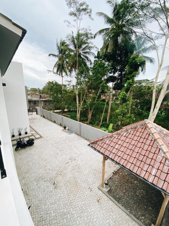Holiday home Kmanda House